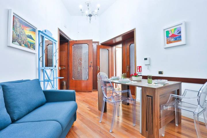 Ganze Wohnung, Ferienwohnung für 2 Personen mit Balkon/Terrasse in Neapel, Neapel Provinz