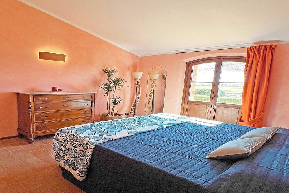 La Capannina with view over the green tuscany hills in Colle di Val d'Elsa, Siena Province