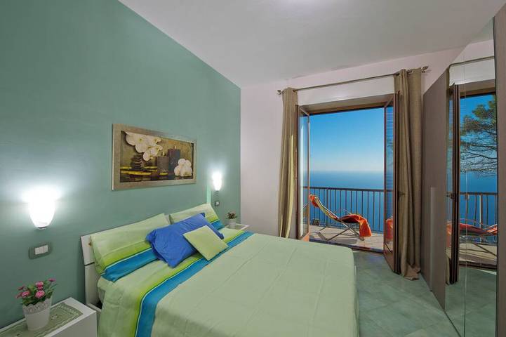 Appartamento intero, Smeraldo  appartamento con splendida vista panoramica sul mare  Costa d'Amalfi in San Michele Salerno, Furore