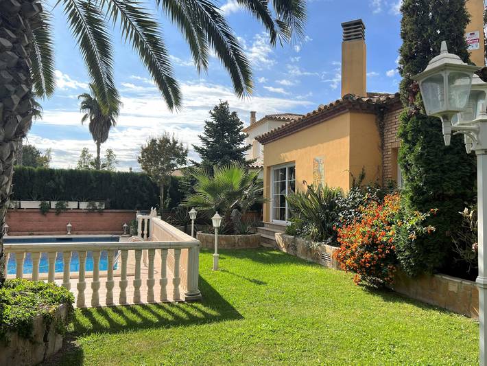 Ferienhaus für 6 Personen, mit Garten und Seeblick in Sant Pere Pescador