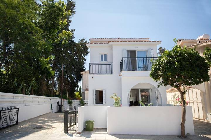 Villa for 6 people, with Terrace and Garden in Kato Paphos