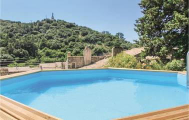 Cottage pour 6 personnes, avec piscine et terrasse ainsi que vue et jardin à Viviers