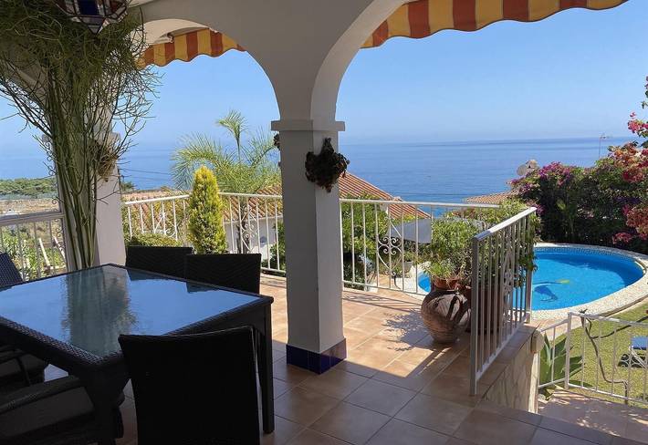 Wonderful Villa Princessa with Sea & Mountain Views, Pool, and Wi-Fi in Playa de Burriana, Nerja