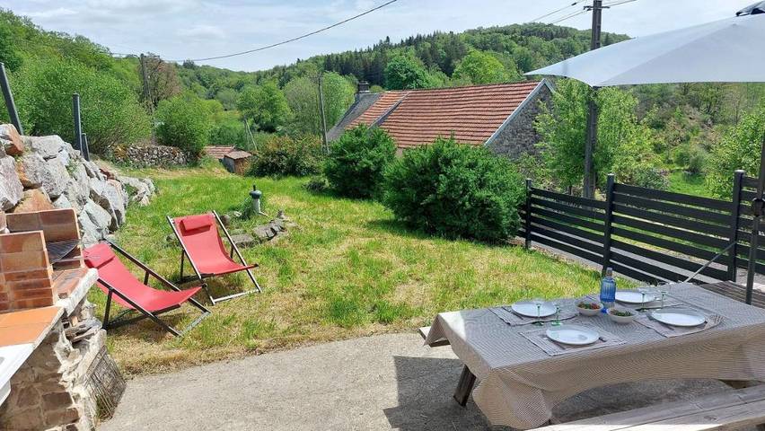 Location de vacances pour 5 personnes, avec terrasse et vue à Champs-sur-Tarentaine-Marchal - 2