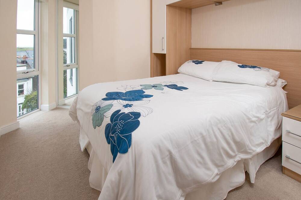 Entire apartment, The Moorings, country holiday cottage, with a garden in Deganwy in Deganwy, Conwy region