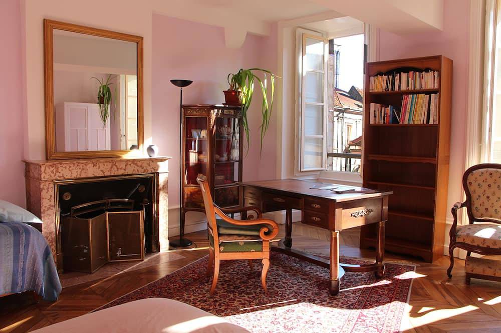 Appartement entier, Logis des gouverneurs Appartement au coeur de la Cité médiévale in Semur-en-Auxois, Région de Montbard