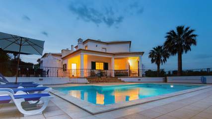 Casa rural para 11 personas, con jardín y piscina, Se admiten mascotas en Paderne