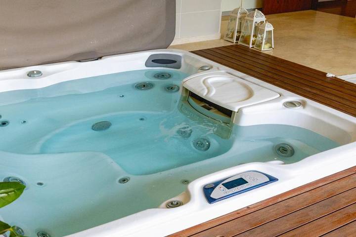 Location de vacances pour 10 personnes, avec piscine ainsi que vue et jardin à Paredes