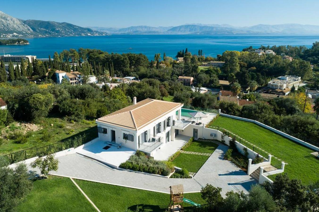 Διαμερίσματα Διακοπών για 8 Άτομα σε Δασσιά, Κέρκυρα