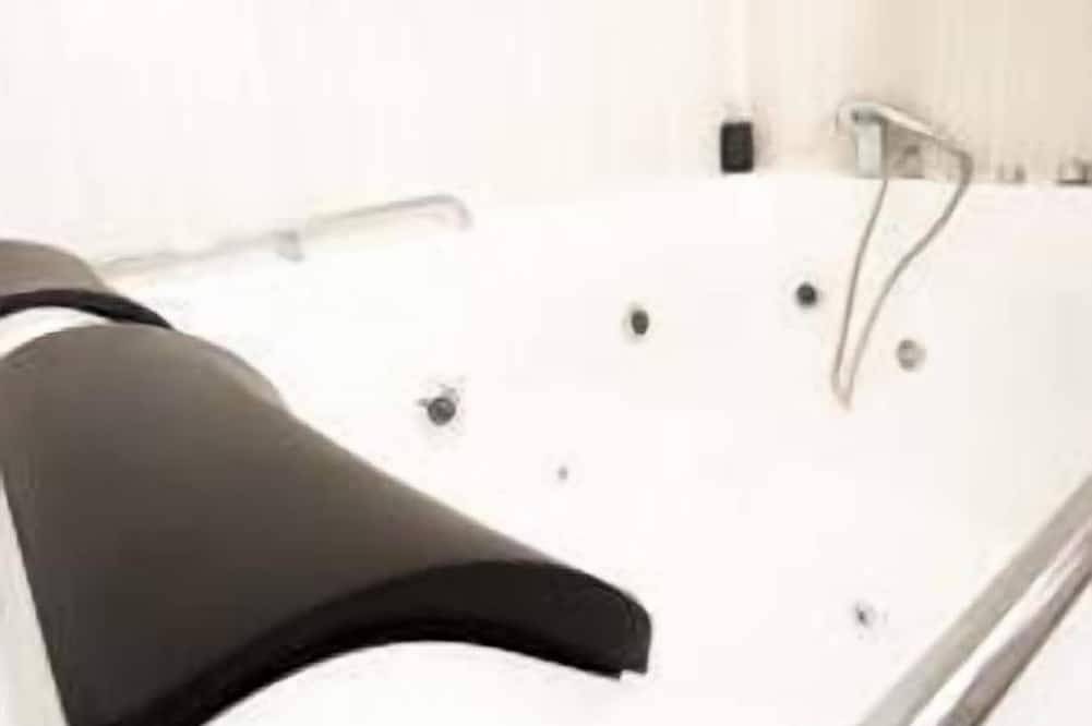 Love House Spa Sauna terrace - Paris 93 in Aulnay-sous-Bois, Seine-Saint-Denis