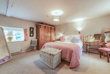 Cottage for 10 People in The Cotswolds, South West England, Photo 3