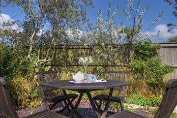 Log Cabin for 5 People in Lyme Regis, Jurassic Coast, Photo 3