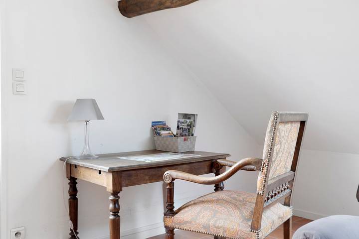 Guest Room 'Camélia' with Shared Pool, Wi-Fi, and Air Conditioning in Vallières-les-Grandes, Blois region