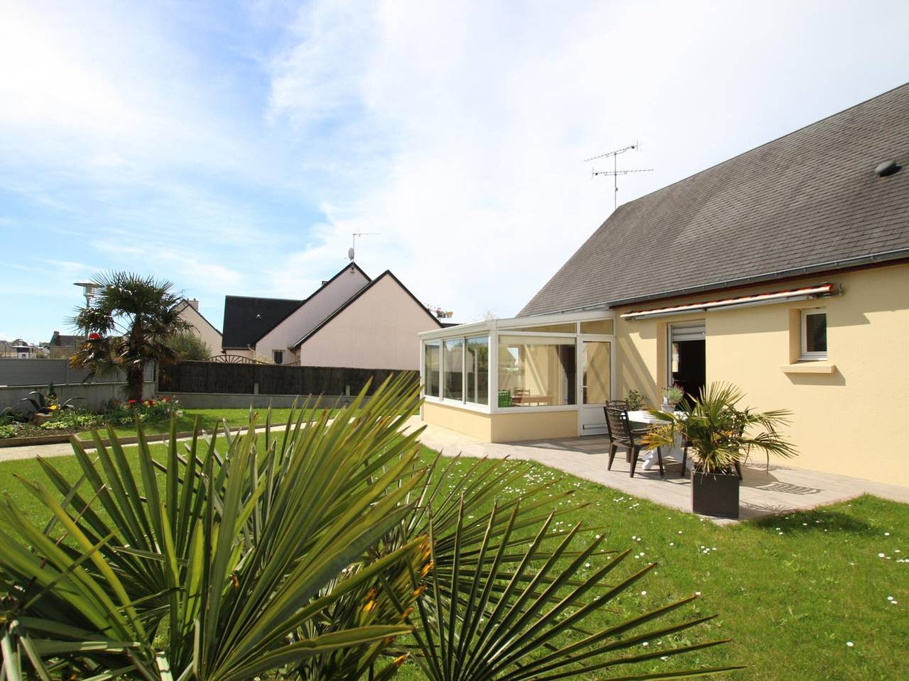 Casa en planta baja con veranda, wifi, aparcamiento y jardín cerca de la playa in Saint-Pair-sur-Mer, Côte de la Déroute