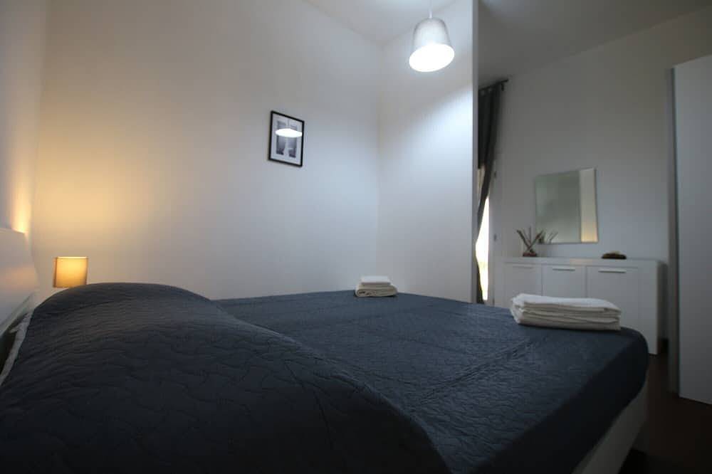 Green Suite - Villa moderna con piscina a sfioro privata, vista sul mare, Wi-Fi in Campofelice di Roccella, Provincia di Palermo