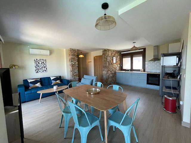 Casita Independiente y tres apartamentos con piscina Ladeira Playa in Praia de Santa Marta - Areal de Santo Estevo (Baiona), Baiona