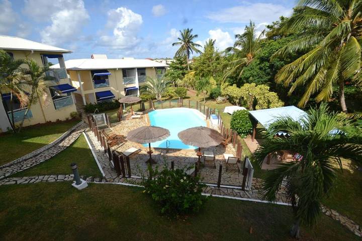 Appart’hôtel pour 2 personnes, avec jardin ainsi que vue et piscine, adapté aux familles en Martinique - 4