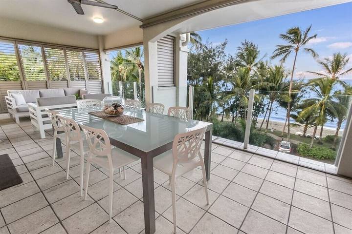 Holiday apartment for 6 people, with hot tub and pool as well as balcony in Palm Cove