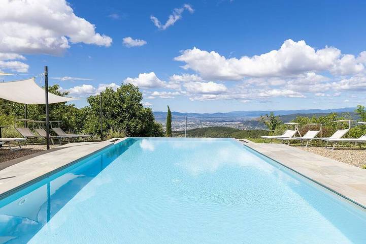 Villa per 17 persone, con giardino e idromassaggio nonché terrazza e sauna in Sesto Fiorentino