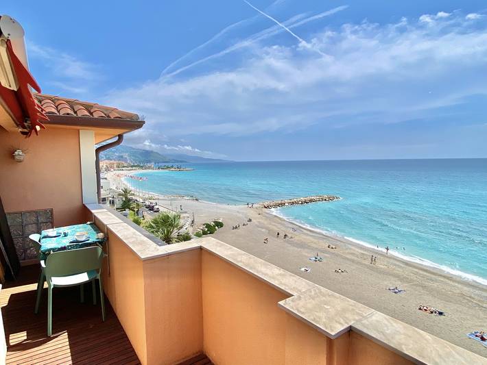 Apartamento para 6 personas, con Vistas al mar además de Balcón y Terraza en Menton