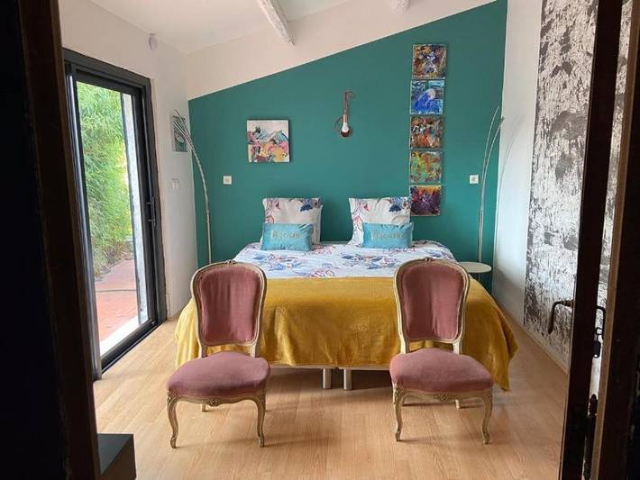 Gîte pour 2 personnes, avec piscine et jardin ainsi que vue et terrasse à Pierrelatte - 3