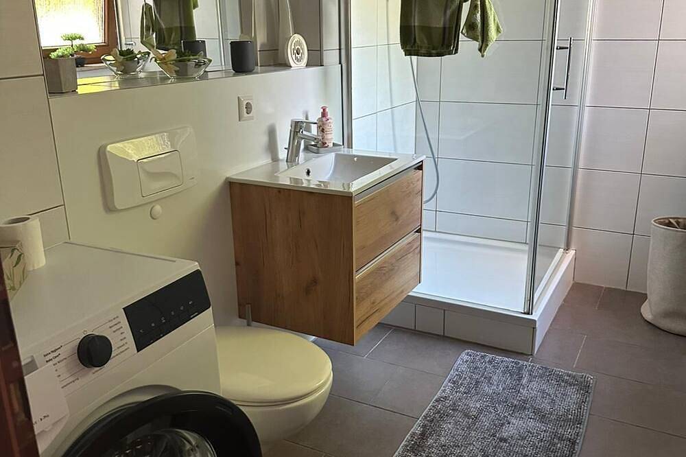 Ganze Wohnung, Moderne, großzügige 2 Zimmer Wohnung, Nähe zu Audi, Lidl, Bosch, Kaufland in Obersulm, Kurpfalz