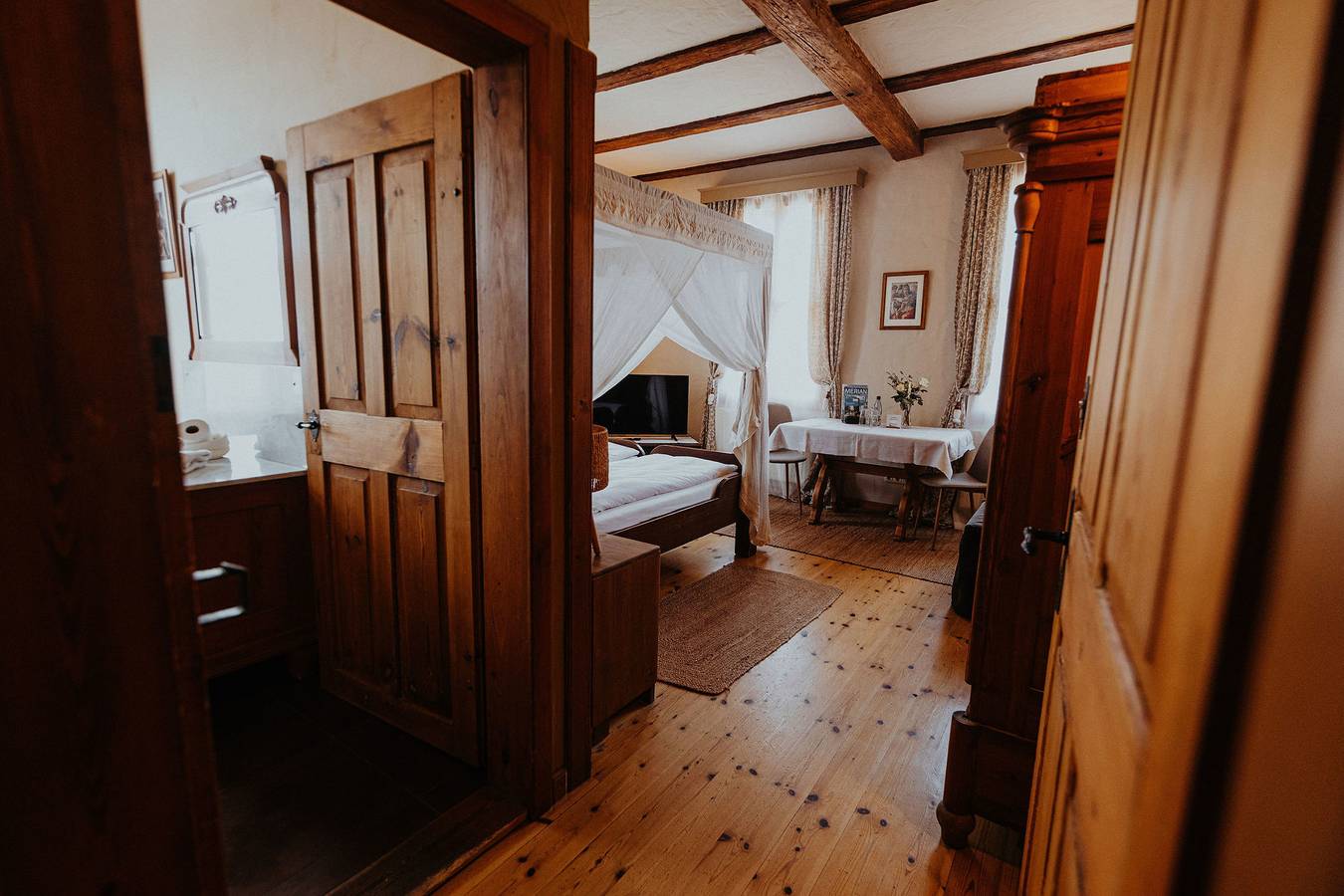 Urlaub im historischen Rittergut Positz aus dem 16. Jahrhundert - individuelle, lichtdurchflutete Romantikzimmer in Oppurg, Saaleland