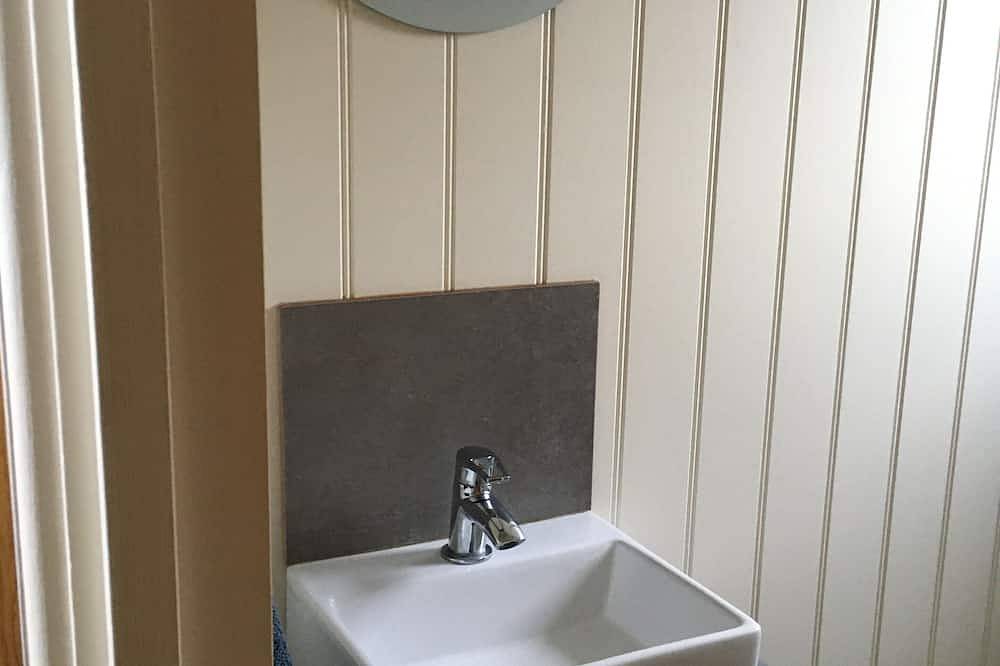 Shepherd'S Hut (Deluxe). Beautiful 1 bedroom, with patio, ideal for couples. in Dorset
