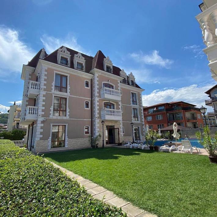 Hôtel pour 4 personnes, avec bassin pour enfant et piscine