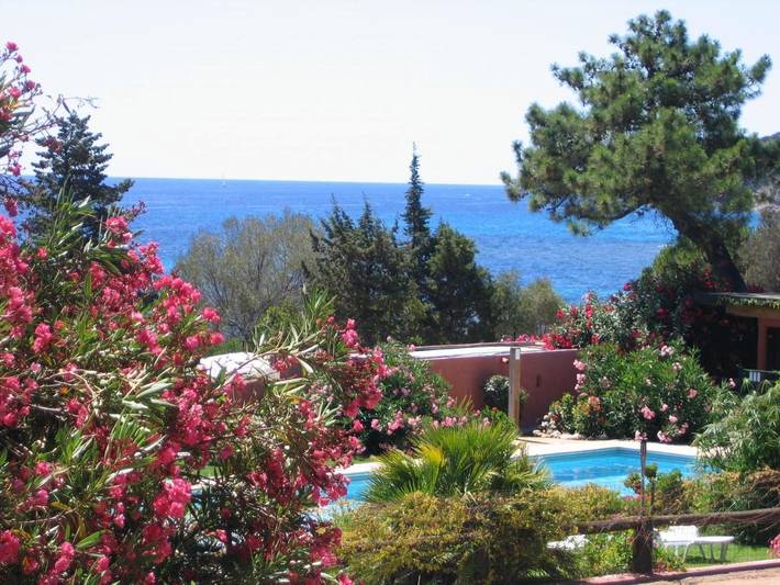 Parc de vacances pour 3 personnes, avec jardin ainsi que piscine et vue en Corse - 4