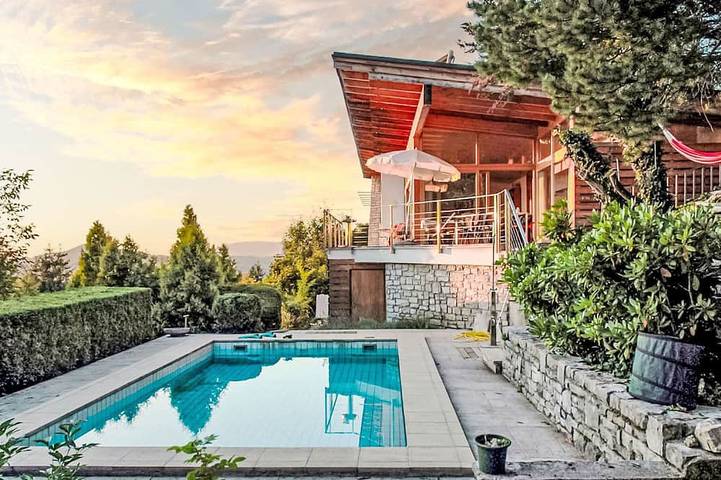 Ferienhaus für 8 Personen, mit Garten und Pool