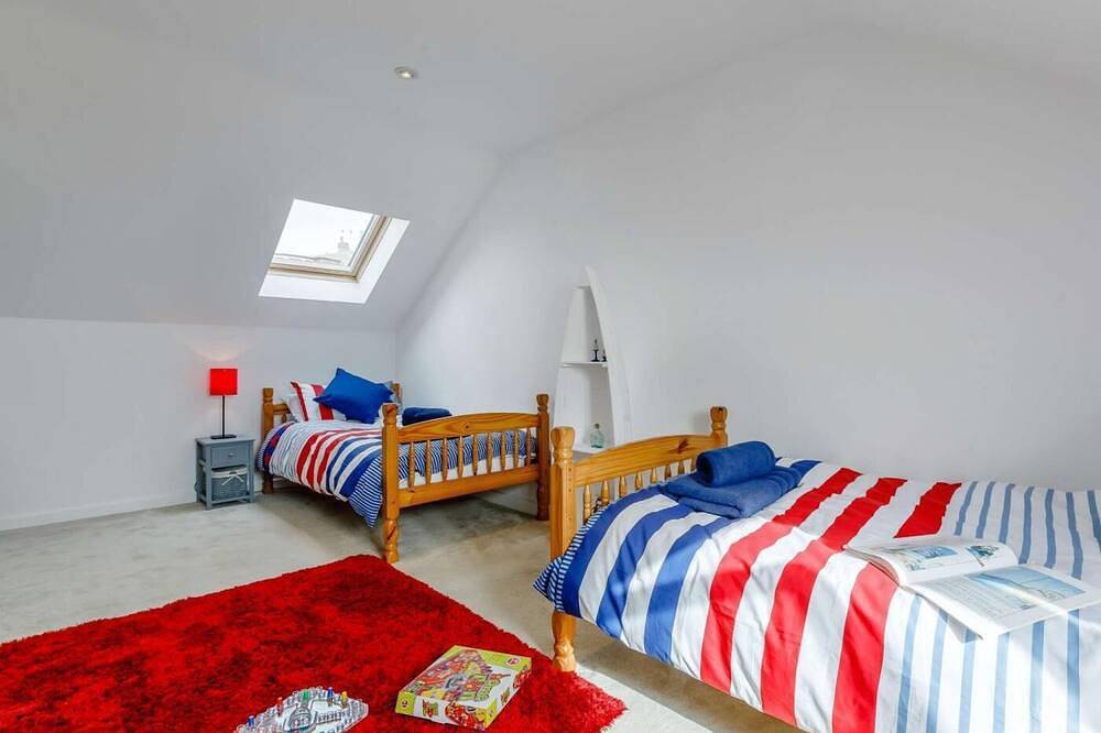 4 Bed in Bridport in West Bay, Dorset