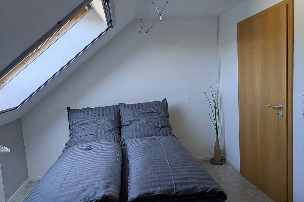 Ganze Wohnung, Ferienwohnung mit Relaxzone im Garten in Oberschwarzach, Fränkisches Weinland
