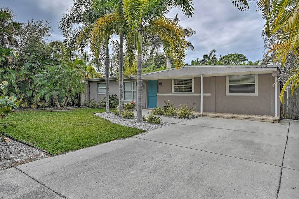 ‘Pelican Nest’, Tropical Naples Villa w/ Pool in Southwest Florida