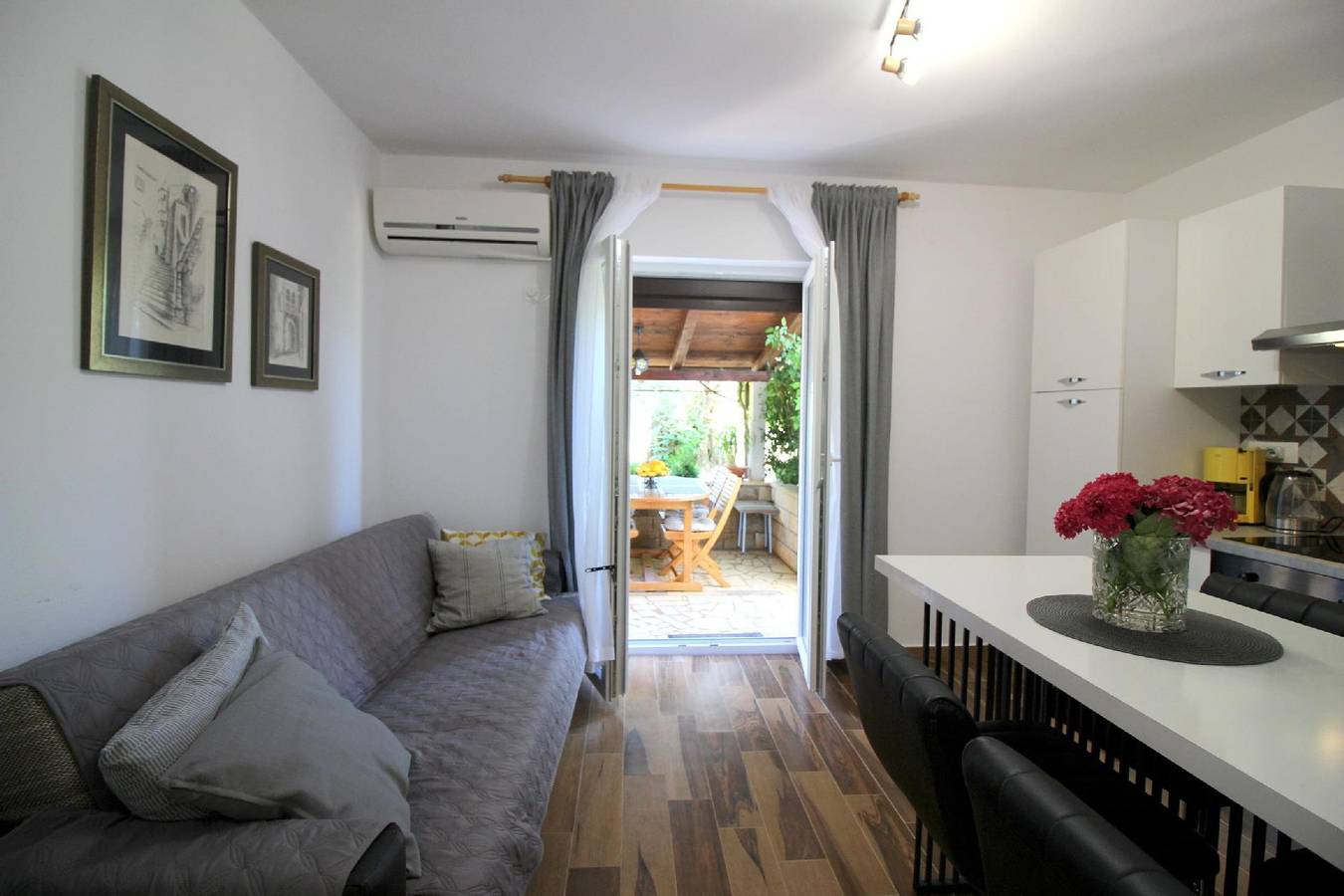 Appartement de vacances entier, Jakomina holiday flat with garden near the beach in Mali Maj, Poreč