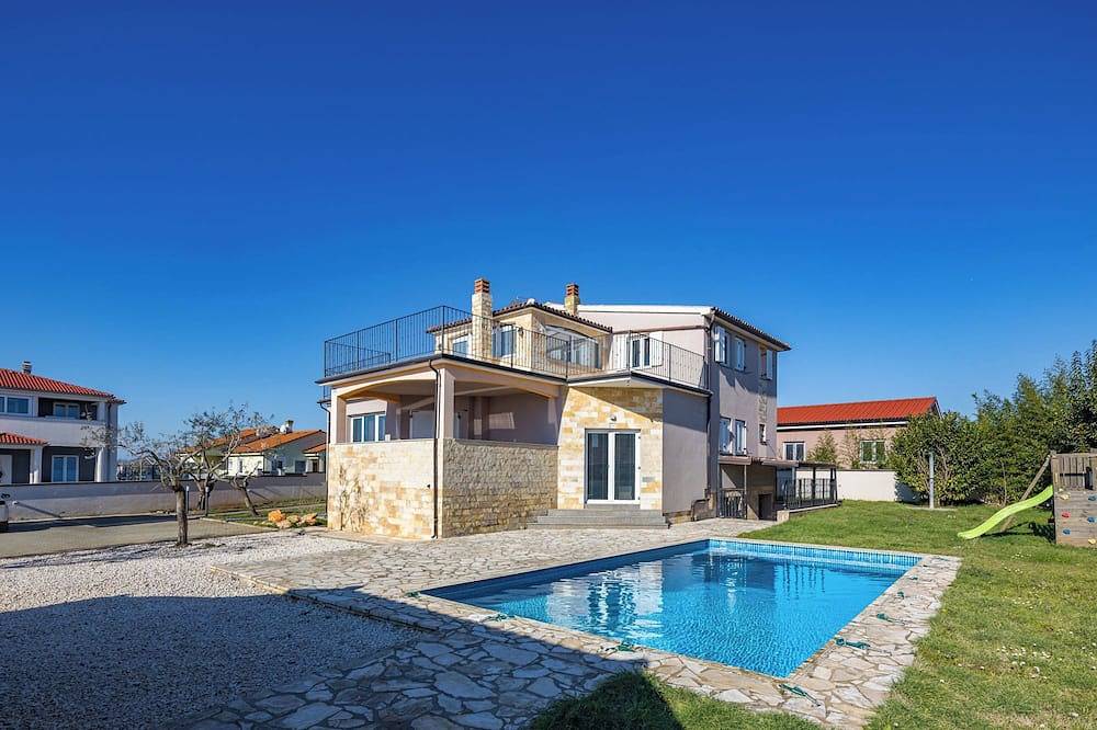 Ganze Wohnung, Oasis Jadreski with Pool, Pula, Croatia in Sisan, Südküste Istrien