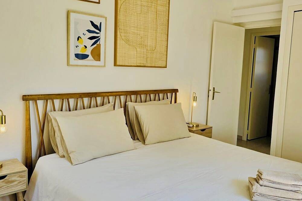 Newly Renovated Luxury 4-Bdr Villa with Seaview, Pool and Ac in Les Issambres in Les Issambres, Roquebrune-sur-Argens