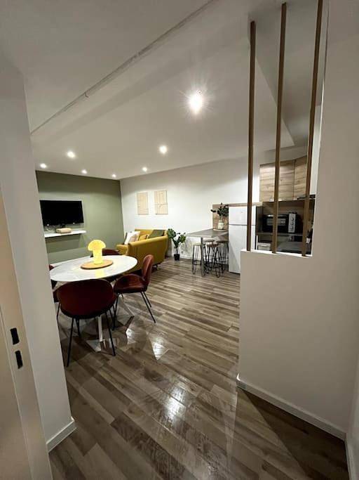 Appartement entier, Hana Home Guyancourt 5 personnes résidence calme business&family in Guyancourt, Yvelines