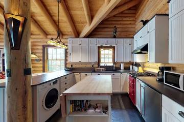 Log Cabin for 4 People in Moosehead Lake, Maine, Photo 4