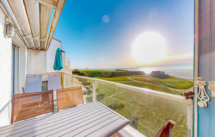 Gîte pour 4 personnes, avec terrasse dans Plage du Chay - 3