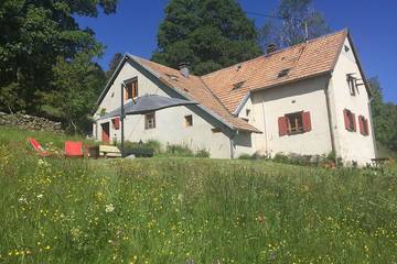 Gîte pour 8 personnes, avec terrasse ainsi que jardin et sauna à Linthal