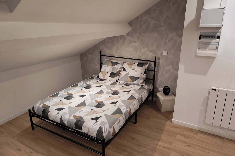 Ganze Wohnung, Chic Studio with Parking in Charleville-Mézières in Charleville-Mézières, Ardennen