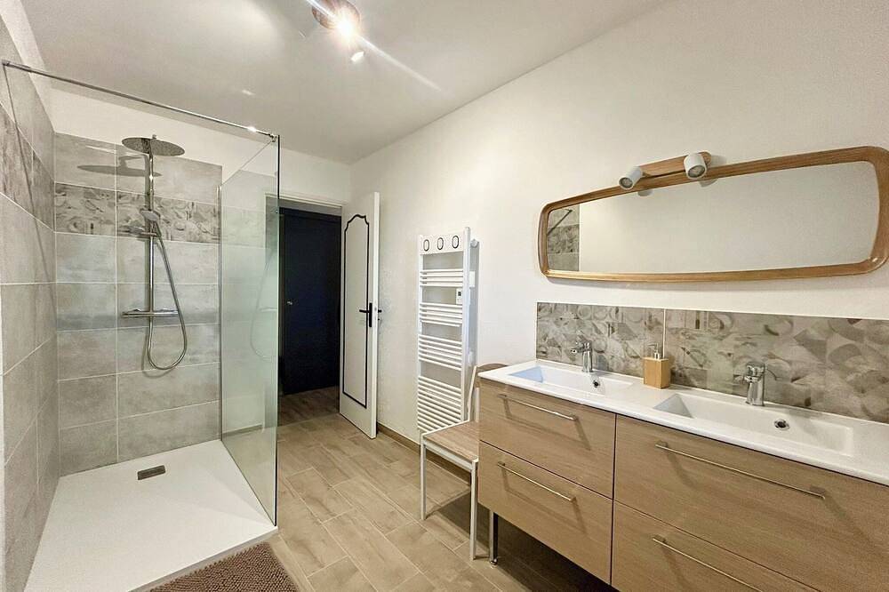 The large gîte \"Les Robets\" - Swimming pool - Games - Communal areas in Sainte-Maure-de-Touraine, Chinon region