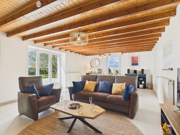 Location de vacances pour 7 personnes, avec terrasse et jardin à Plouider