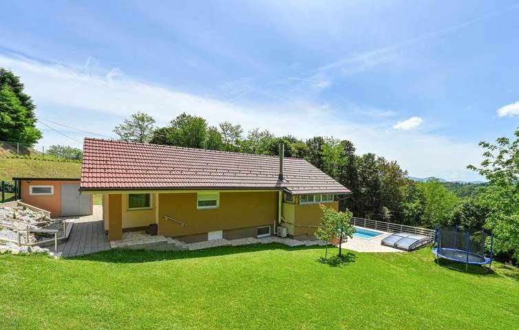 Ferienhaus für 7 Personen, mit Sauna und Pool sowie Ausblick und Garten, mit Haustier - 1