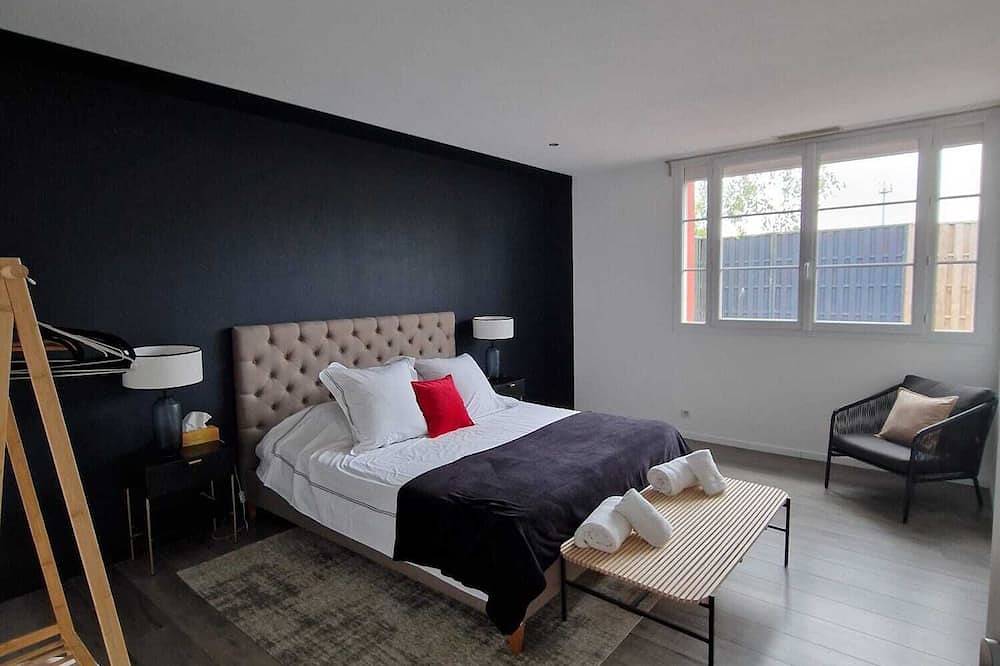 Entire apartment, Cozy apartment with terrace, close to train station and city center in Libourne, Libourne region