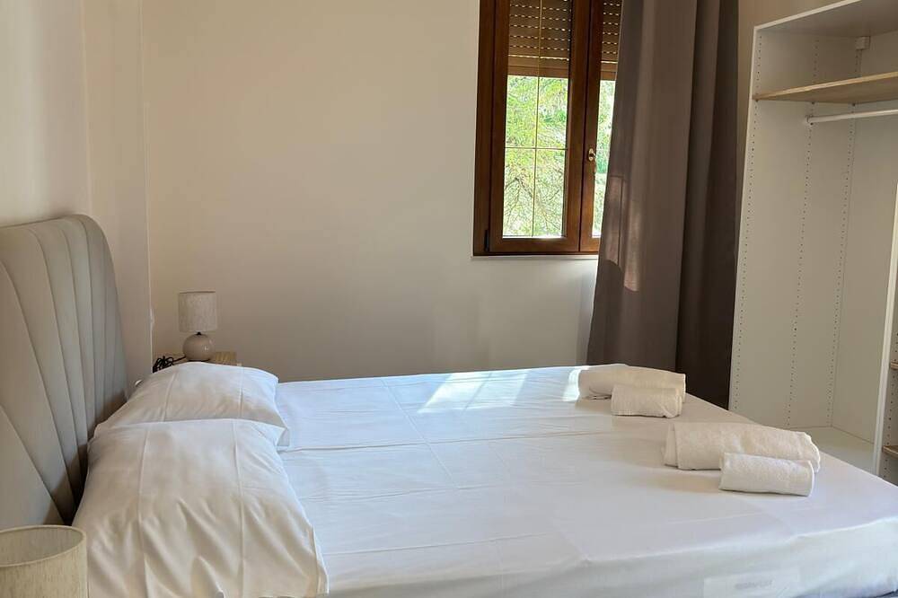 Entire apartment, Cozy modern apartment on the shores of Lake Trasimeno in Passignano sul Trasimeno, Lake Trasimeno