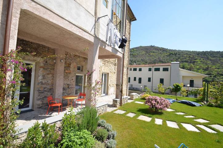 Ferienwohnung für 2 Personen, mit Balkon und Terrasse sowie Garten und Ausblick in Dolcedo