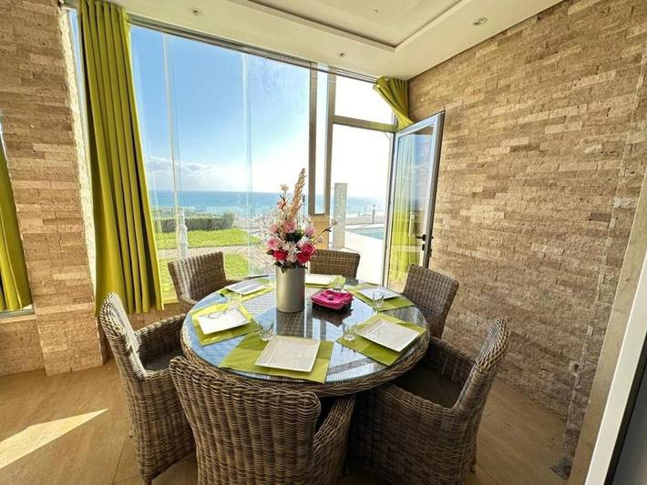 Appartement de vacances pour 8 personnes, avec jardin et vue ainsi que terrasse et piscine