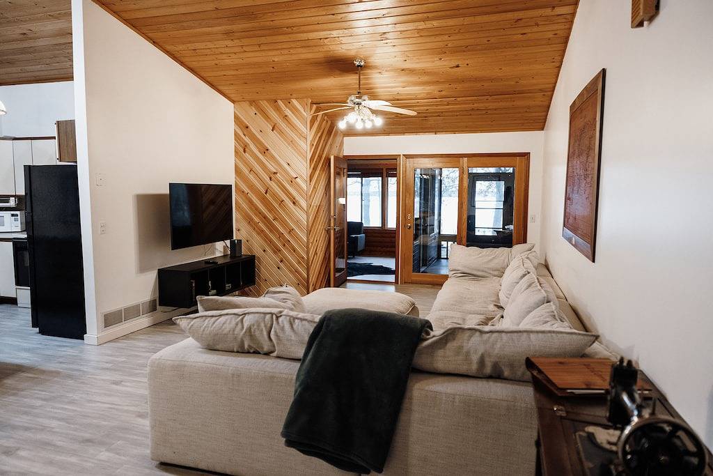 2 Bedroom Lakefront Cabin on Crosslake w/ New Barrel Sauna in Crosslake, Crow Wing County